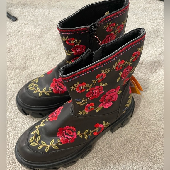 NWT Farm Rio|| Rose Embroidered Black Combat Mid Lug Boots Size 7 - Picture 1 of 9